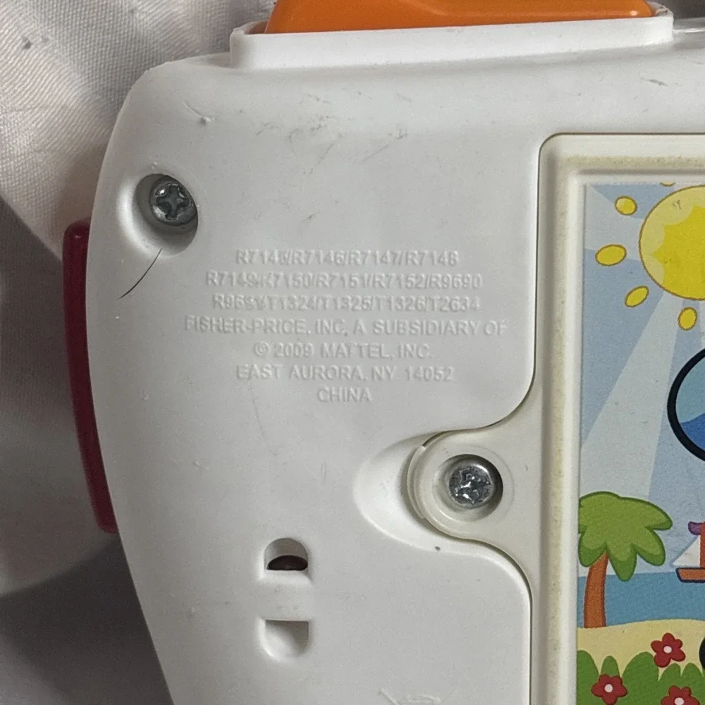 Fisher-Price Laugh & Learn Smile and Learn Camera Toy White R7148 Musical Lights